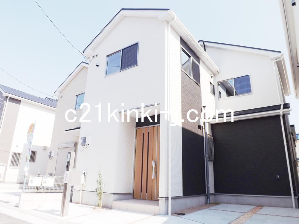 Local appearance photo. Local photos (appearance) all seven House ・ Hydrophilic coat siding adopted dirt falls in the No. 2 place rain! 