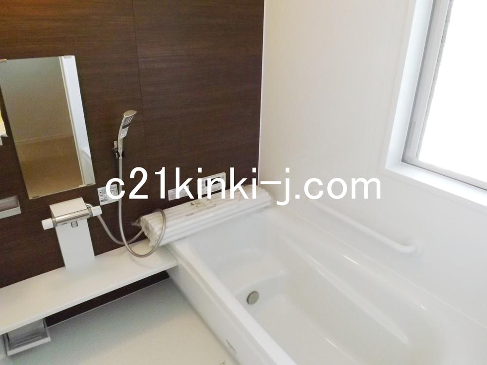 Bathroom. Local photo (bathroom)