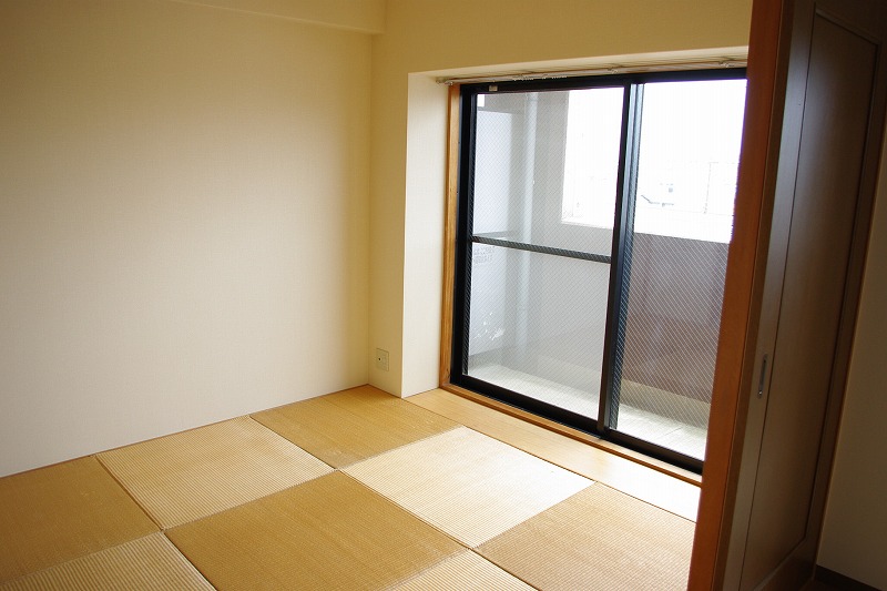 Living and room. Ryukyu-style tatami Japanese-style