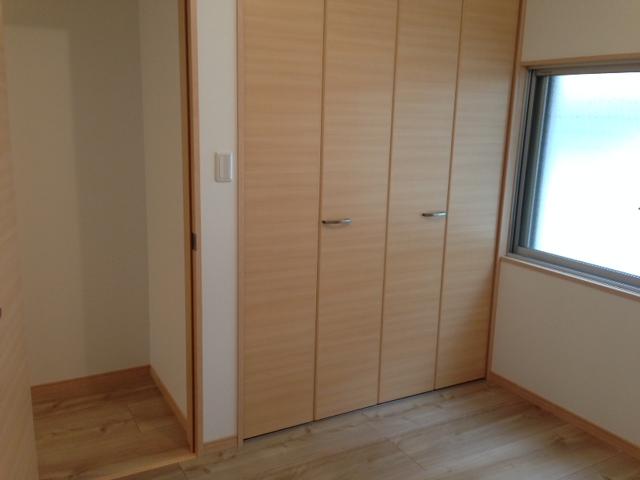 Non-living room. Second floor Western-style room and storage