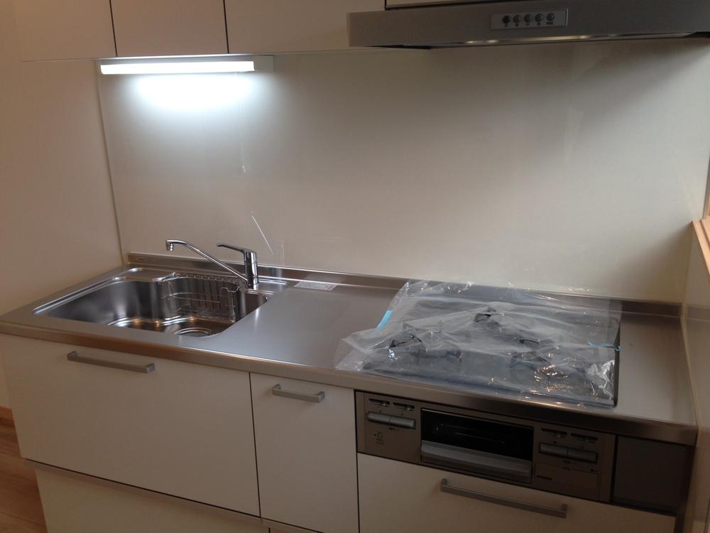 Kitchen. Indoor (12 May 2013) Shooting