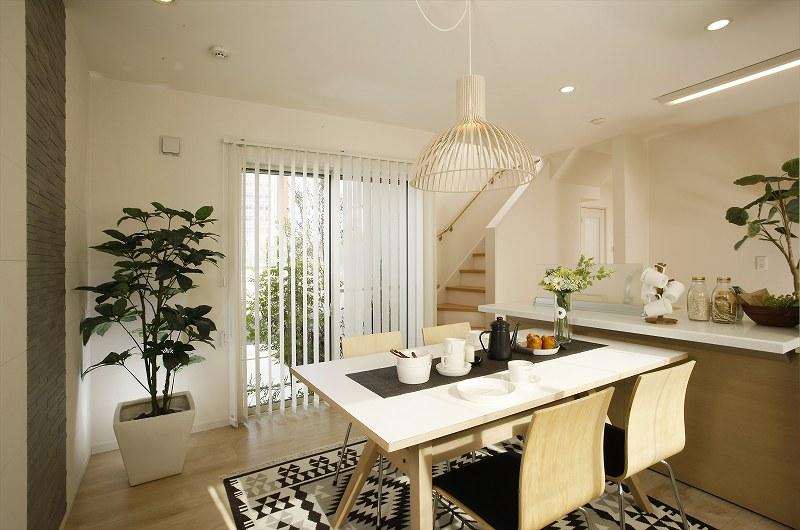 Living. ◆ living ◆ Living the wide space of about 22.2 quires ・ dining ・ kitchen, Semi separate design that can be separated into each of the space image.