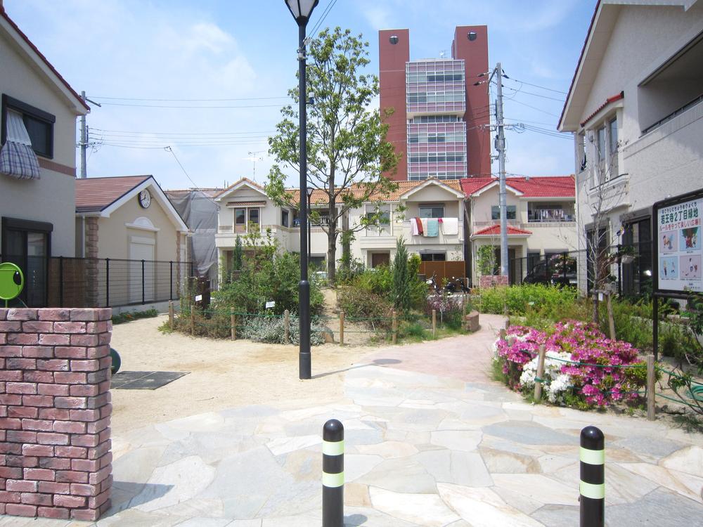 Other. ◆ On-site park ◆ Because there is a wide on-site park of about 290 sq m, Okuridase the child at ease