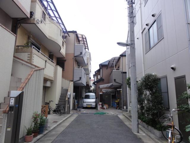 Local photos, including front road. Local (12 May 2013) Shooting