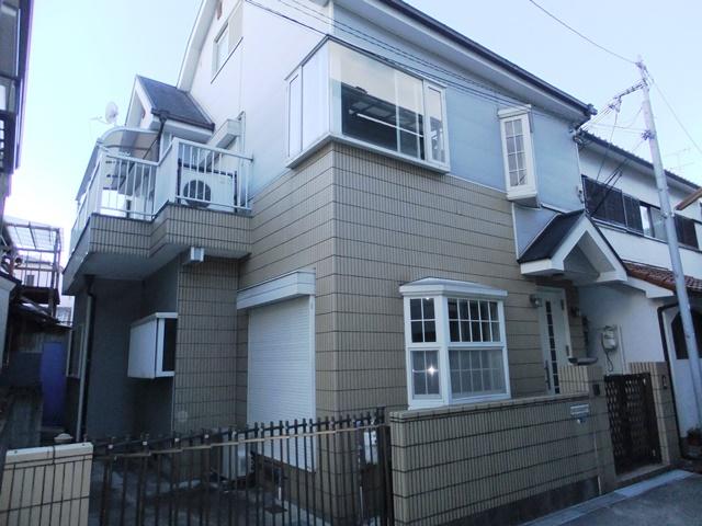 Local appearance photo. Local (12 May 2013) Shooting