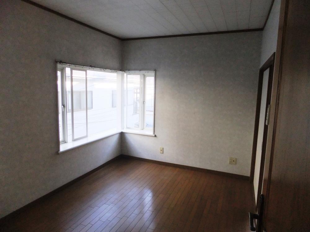 Non-living room. Indoor (12 May 2013) Shooting