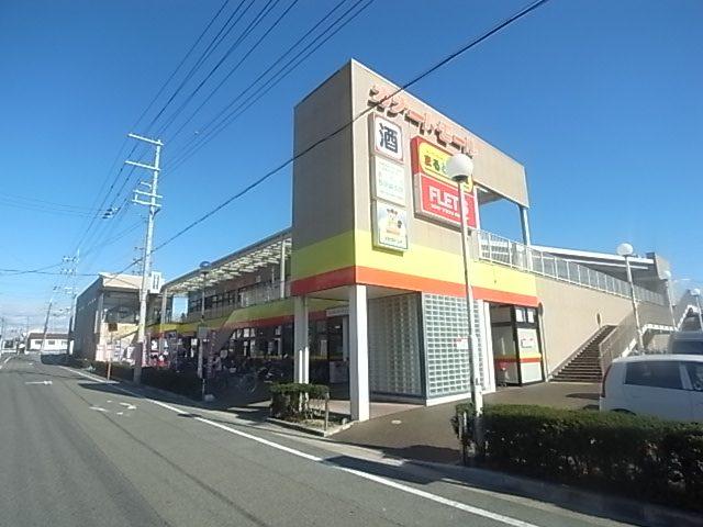 Supermarket. Izumiya 164m super until Maru keep market Hamada-cho shop, We enter the FLET of 100 yen shop.