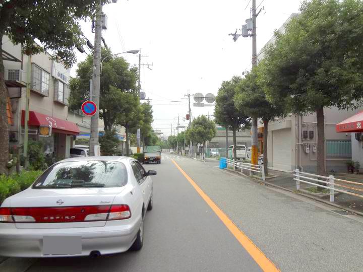 Local photos, including front road. Nearby there is a monthly parking, You can also purchase with confidence If you have a car.
