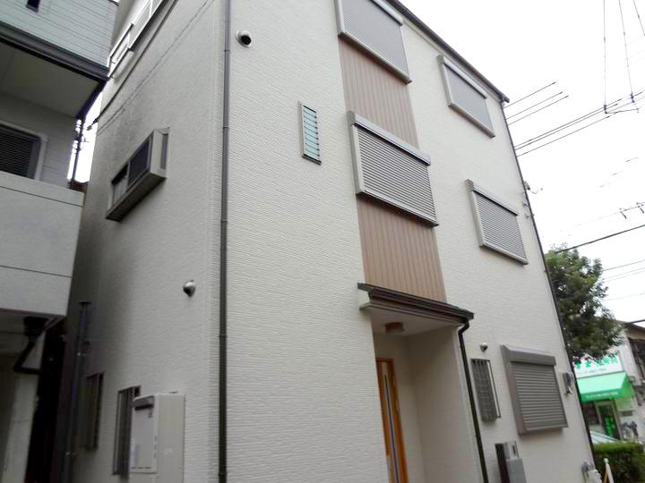 Local appearance photo. There is a roof to the front door under, It was an umbrella without getting wet in the rain.