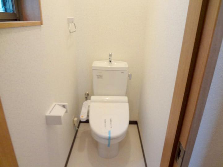 Toilet. Because of the hot-water heating Washlet, You can also use warm winter.