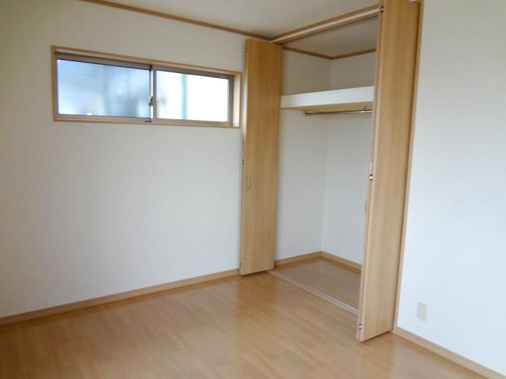 Non-living room. By 3 Kaiyoshitsu 7 pledge storage part is shifting the position and the stairs, Storage capacity is becoming high closet.