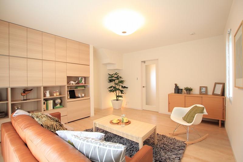 Model house photo. Model house. living. A large sofa, Relax slowly, I want to enjoy the conversation of the family.