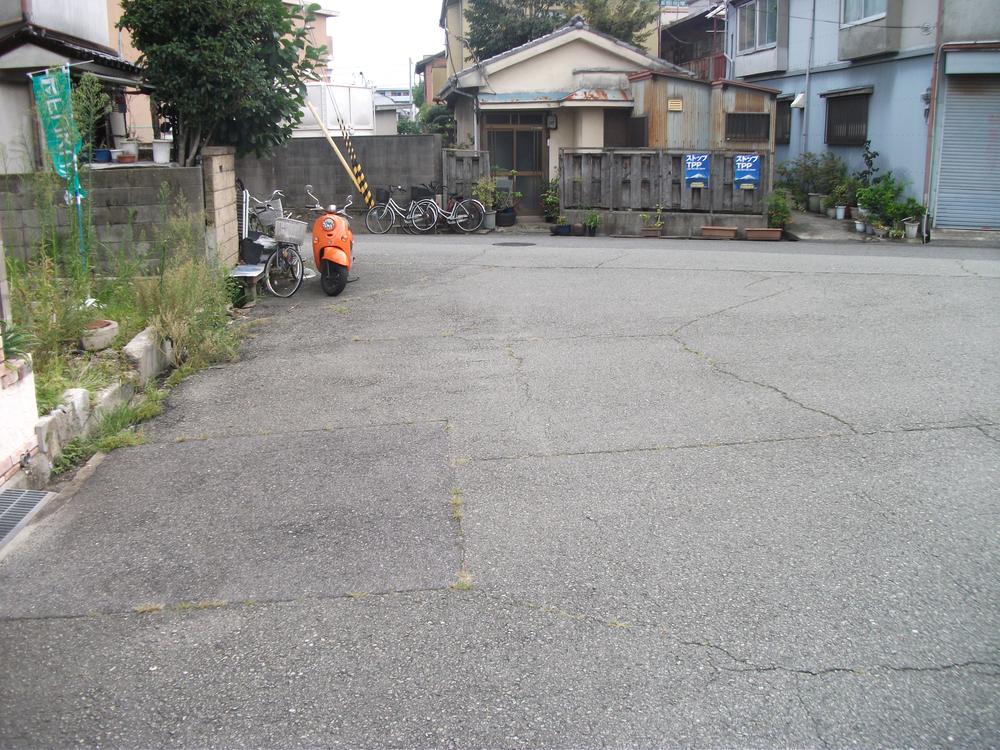 Local photos, including front road.  ◆ Frontal road