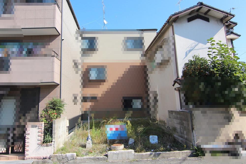 Local photos, including front road.  ◆ Local Photos