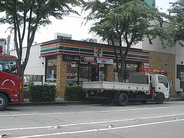 Convenience store. Seven-Eleven Amagasaki Shimosakabe 3-chome up (convenience store) 836m