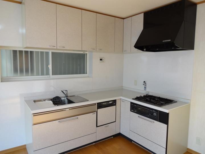 Kitchen. Dishwasher ・ Elevator comes with