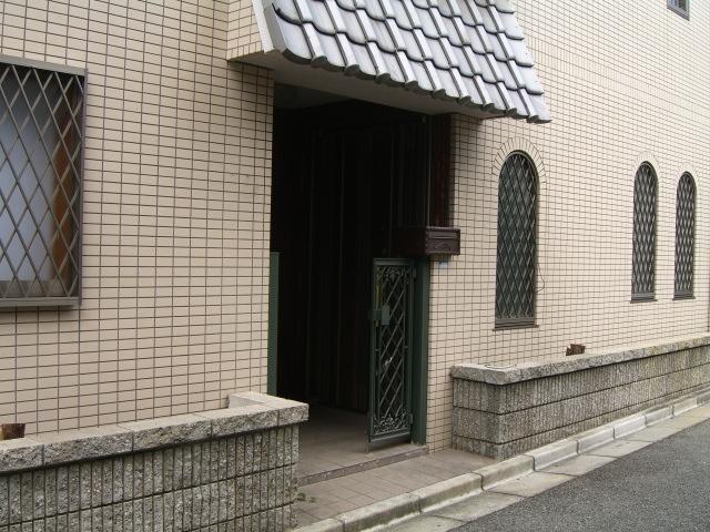 Entrance. Local (12 May 2013) Shooting