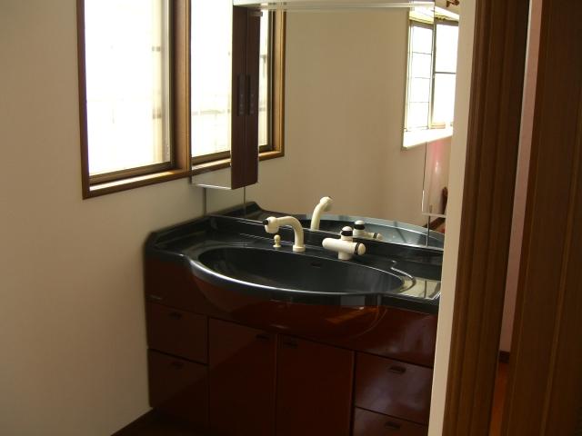 Wash basin, toilet. Indoor (12 May 2013) Shooting