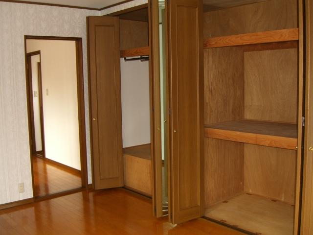 Non-living room. Indoor (12 May 2013) Shooting