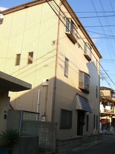 Local appearance photo. Local (12 May 2013) Shooting