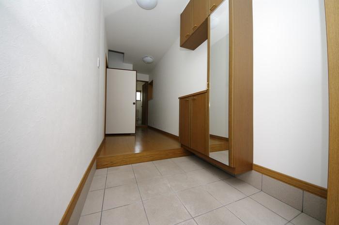 Entrance. Entrance is also comes with a shoe box in the room of the design!