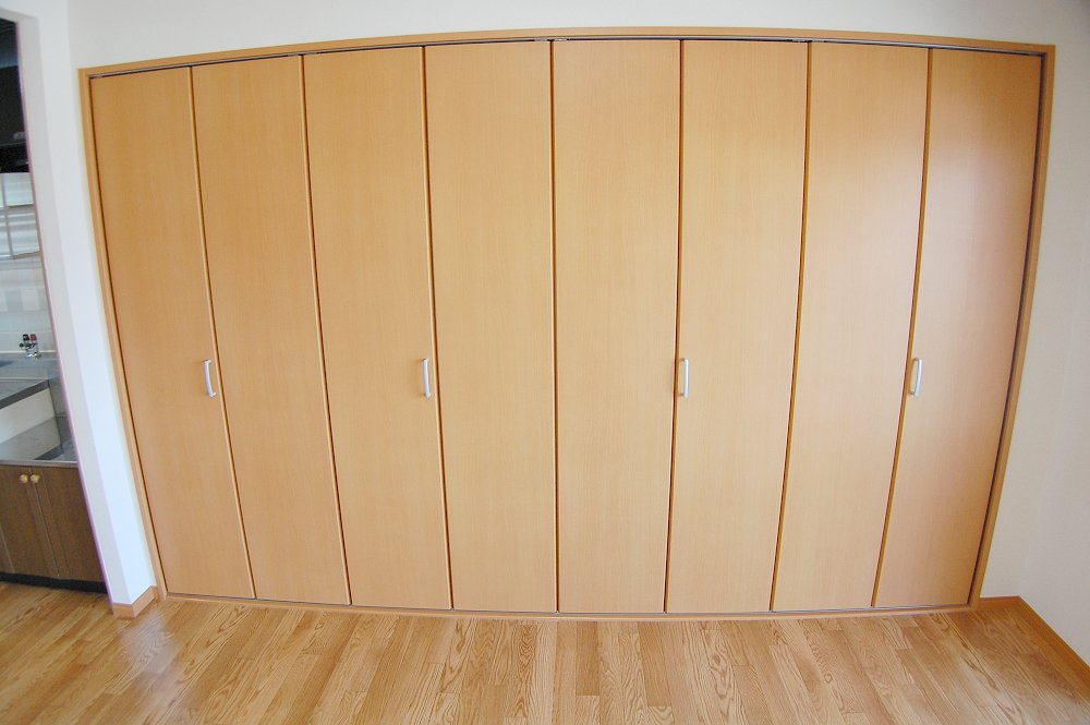 Receipt. Wide closet!