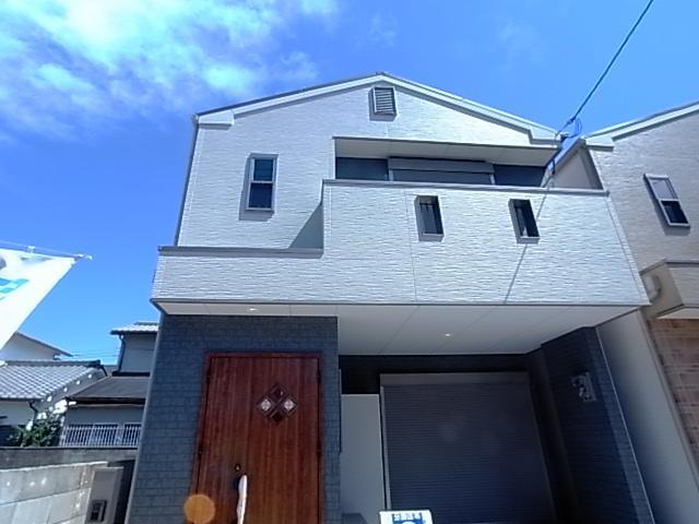 Local appearance photo. Local (July 2012) shooting