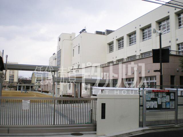 Primary school. 677m until the Amagasaki Municipal Namba Elementary School