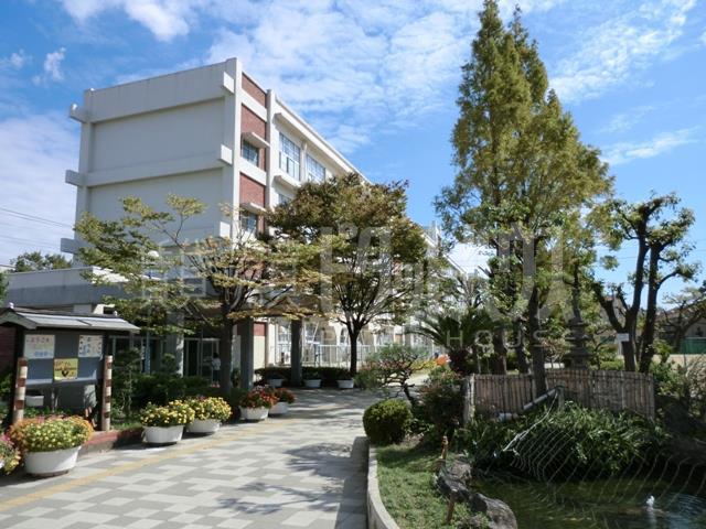 Junior high school. 1800m until the Amagasaki Municipal Central Junior High School