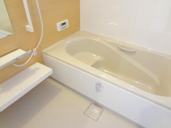 Bathroom. High thermal effect thermos tub is the ecology and economy bathroom heating dryer, With mist sauna