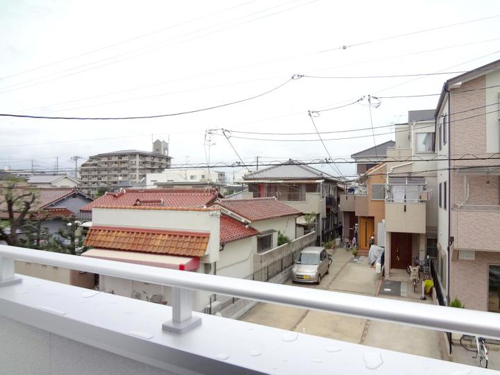 View photos from the dwelling unit. The surroundings are quiet residential area. 