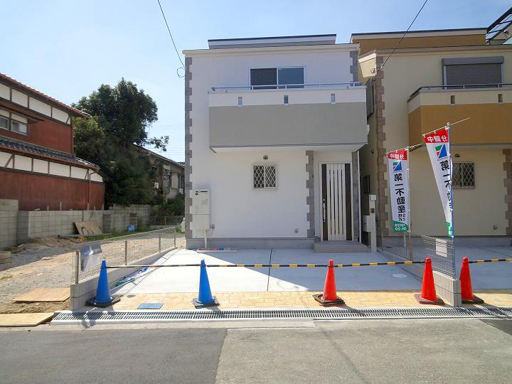 Local appearance photo. 3 hotels construction sites is the car is available two parallel parking