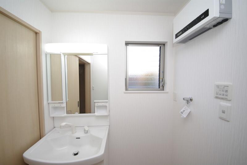Wash basin, toilet. To wash room, There is a solar power generation equipment