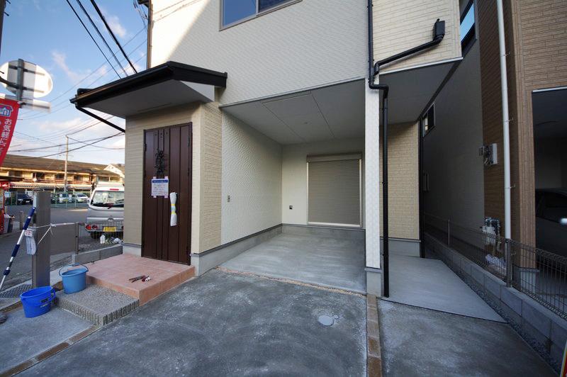 Local appearance photo. Please refer to the powerful of all 9 compartment in the field! 