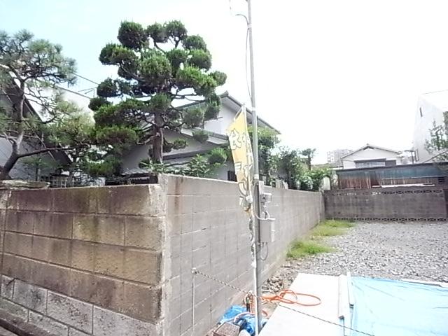 Local photos, including front road. Local Photos