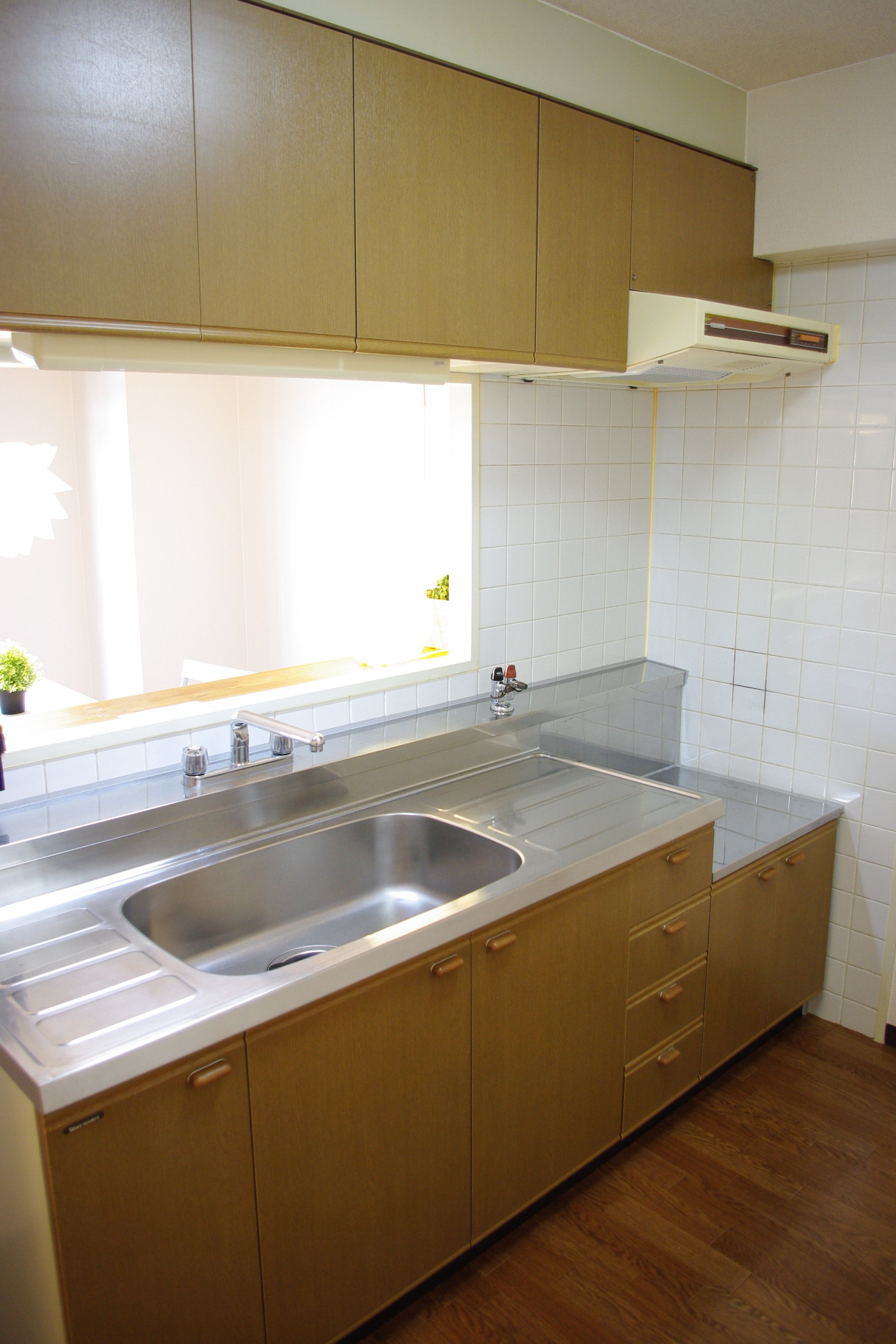 Kitchen. It is face-to-face kitchen living room overlooking