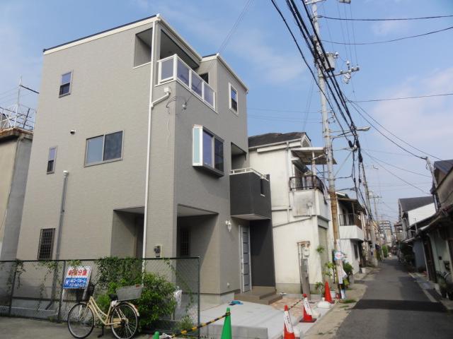 Local photos, including front road. Local (July 2013) Shooting