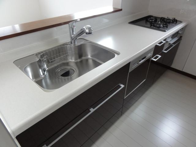 Kitchen. Water purifier function built-in