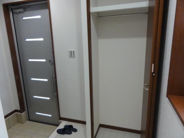 Receipt. Entrance next to the storage