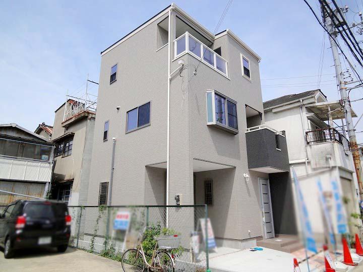 Local appearance photo. Because of the third floor balcony of the south-facing, Day, It is well-ventilated good