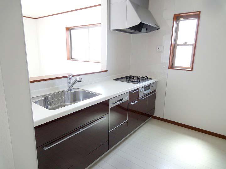 Kitchen. Shower nozzle with a water purification function, Dishwasher, etc. I'm happy open kitchen