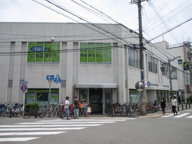 Bank. Sumitomo Mitsui Banking Corporation Tsukaguchi 415m to the branch (Bank)