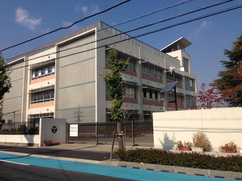 Primary school. Amakita until elementary school 220m