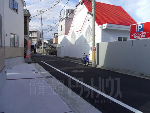 Local photos, including front road. Local front road 1