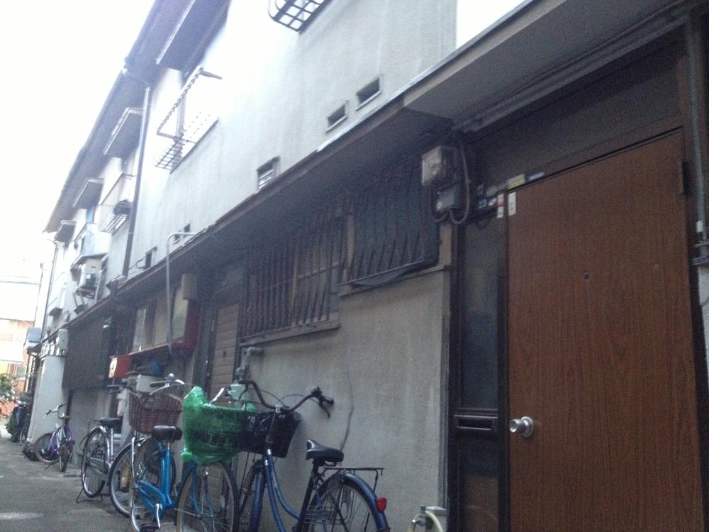 Local appearance photo. Local (11 May 2013) Shooting