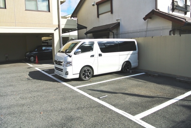 Parking lot. There is parking on site.