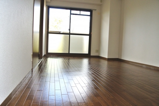 Other room space. Also put wide margin bed