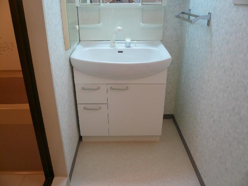 Washroom. Wash basin