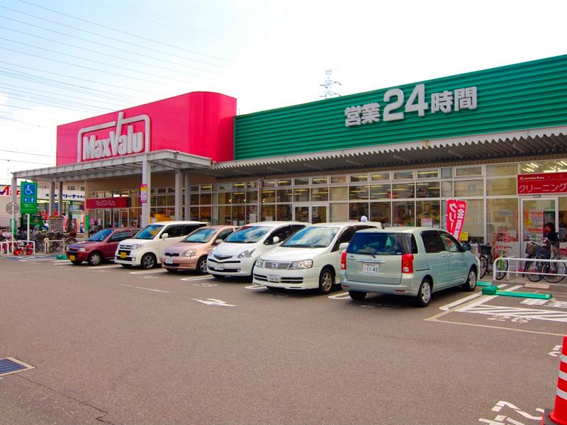 Supermarket. Maxvalu Mukomoto the town to shop 660m