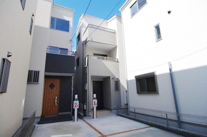 Local appearance photo. Station near property of a 12-minute walk from the Hanshin Amagasaki Station! Parking is also a site of two possible leeway.